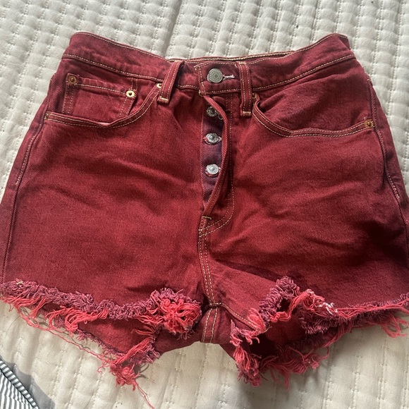 Levi’s Overdye Red Shorts - Picture 4 of 4